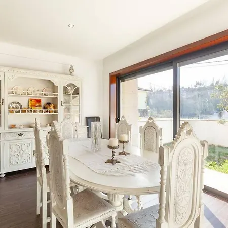 Private Modern Home, Fully Equipped 7kms To Centre