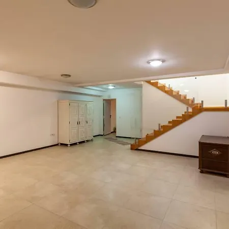 Private Modern Home, Fully Equipped 7kms To Centre