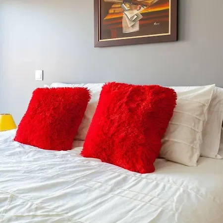 Private Modern Home, Fully Equipped 7kms To Centre Holiday home