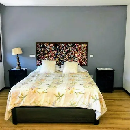 Private Modern Home, Fully Equipped 7kms To Centre Tatil Evi